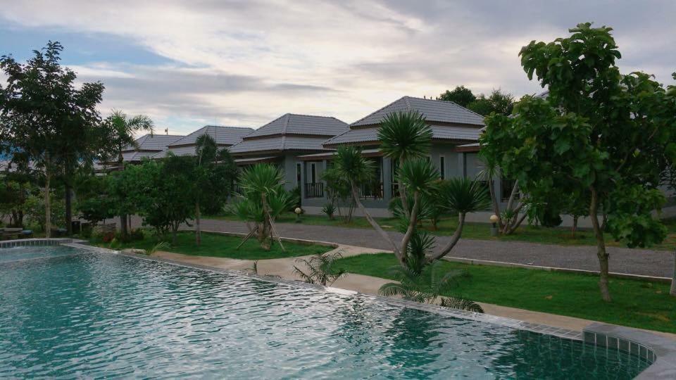 Kp Mountain Beach Pranburi Buitenkant foto