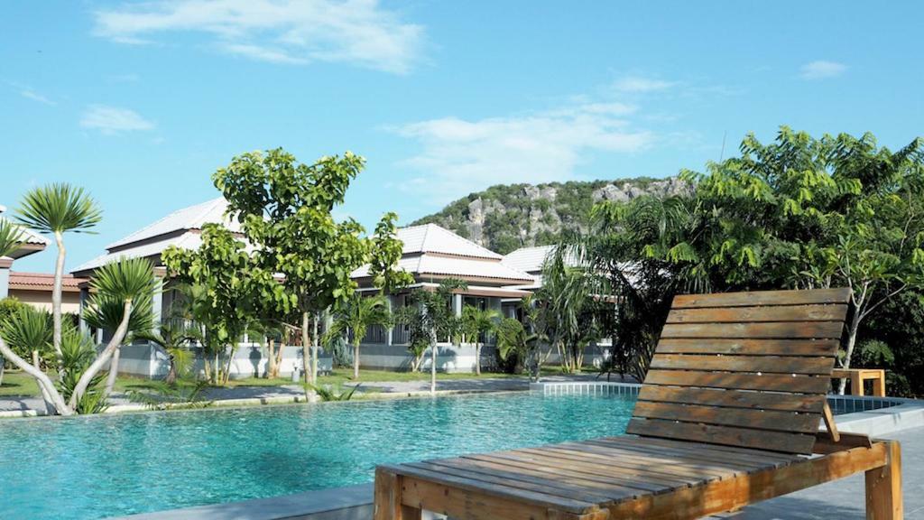 Kp Mountain Beach Pranburi Buitenkant foto
