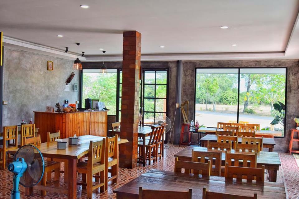 Kp Mountain Beach Pranburi Buitenkant foto